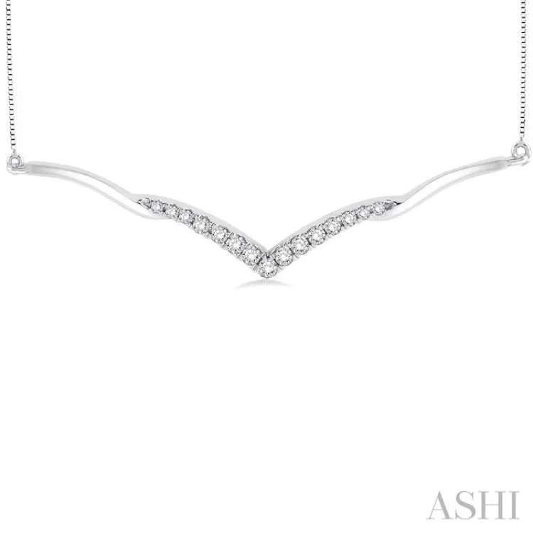 1/4 Ctw Twisted V-Drop Round Cut Diamond Pendant With Box Chain in 14K White Gold