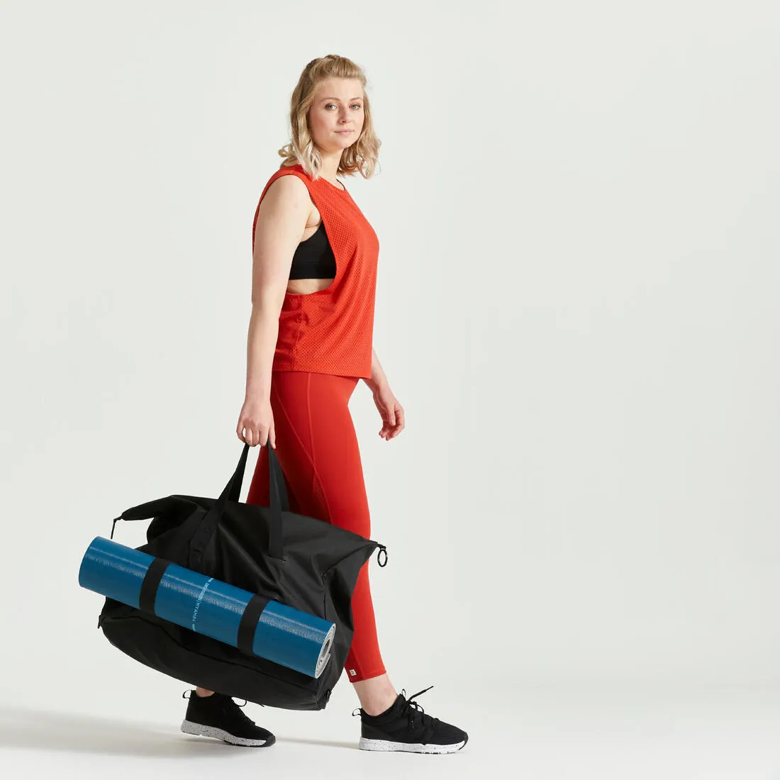 An Elegant Training Bag Designed For Both Men And Women