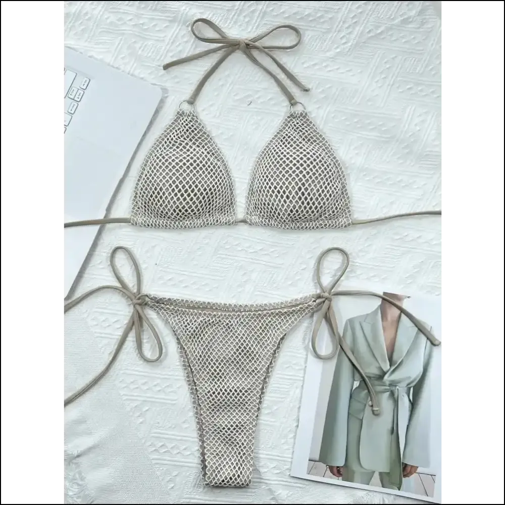 Bikini Set Bliss: Get your Chic Halter Neck and Cash in on Compliments! 💃🏖️