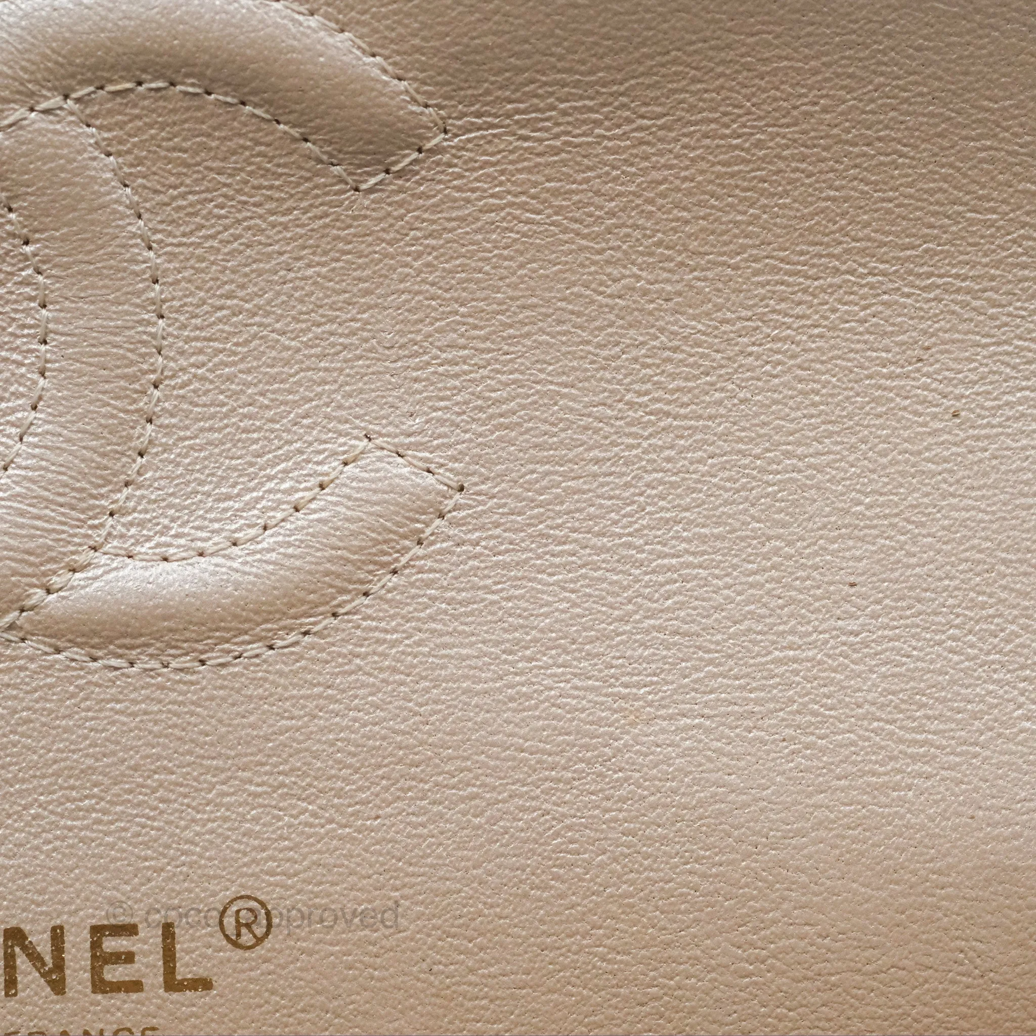 Chanel Classic M/L Medium Double Flap Iridescent Pearly Caviar Aged Gold Hardware⁣⁣