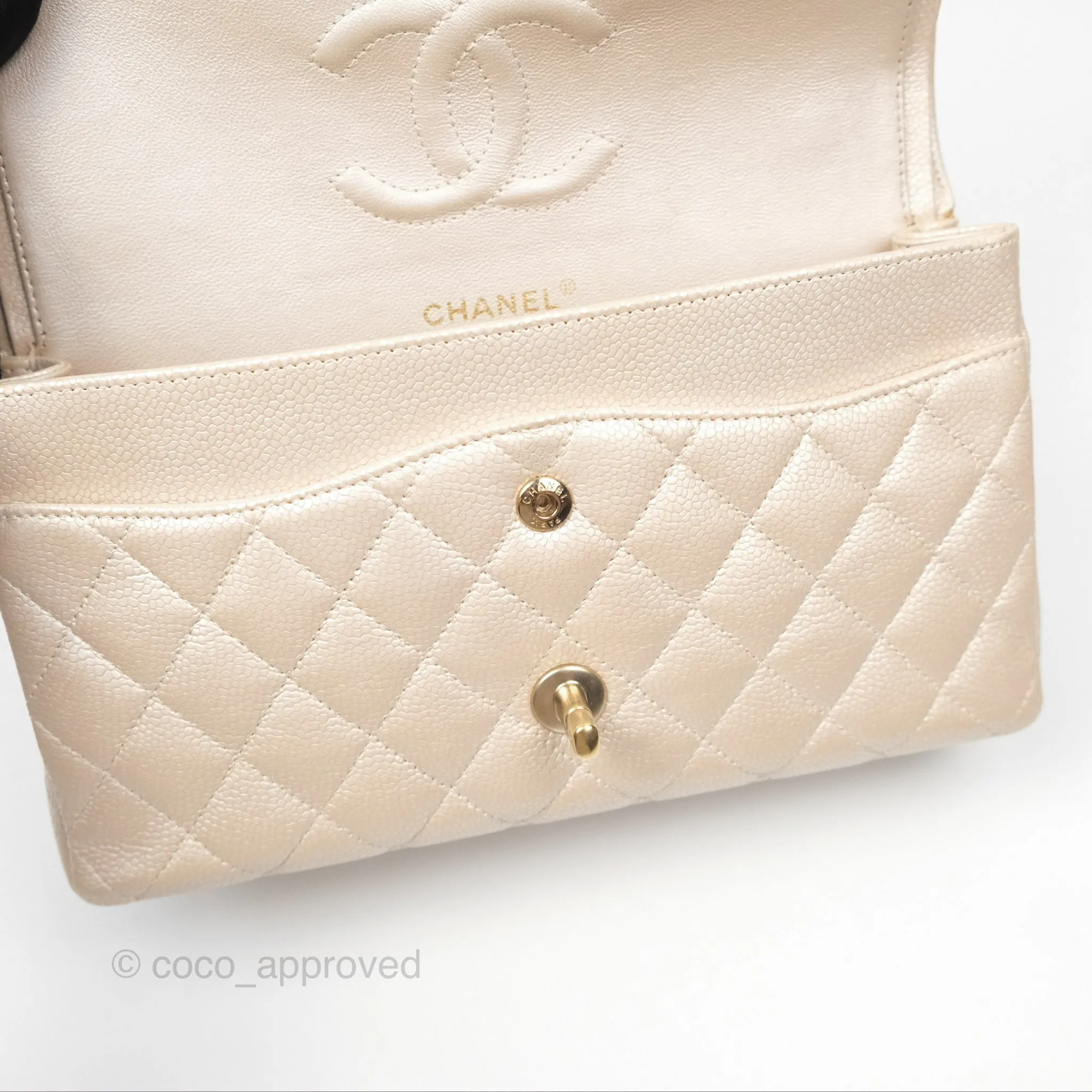 Chanel Classic M/L Medium Double Flap Iridescent Pearly Caviar Aged Gold Hardware⁣⁣