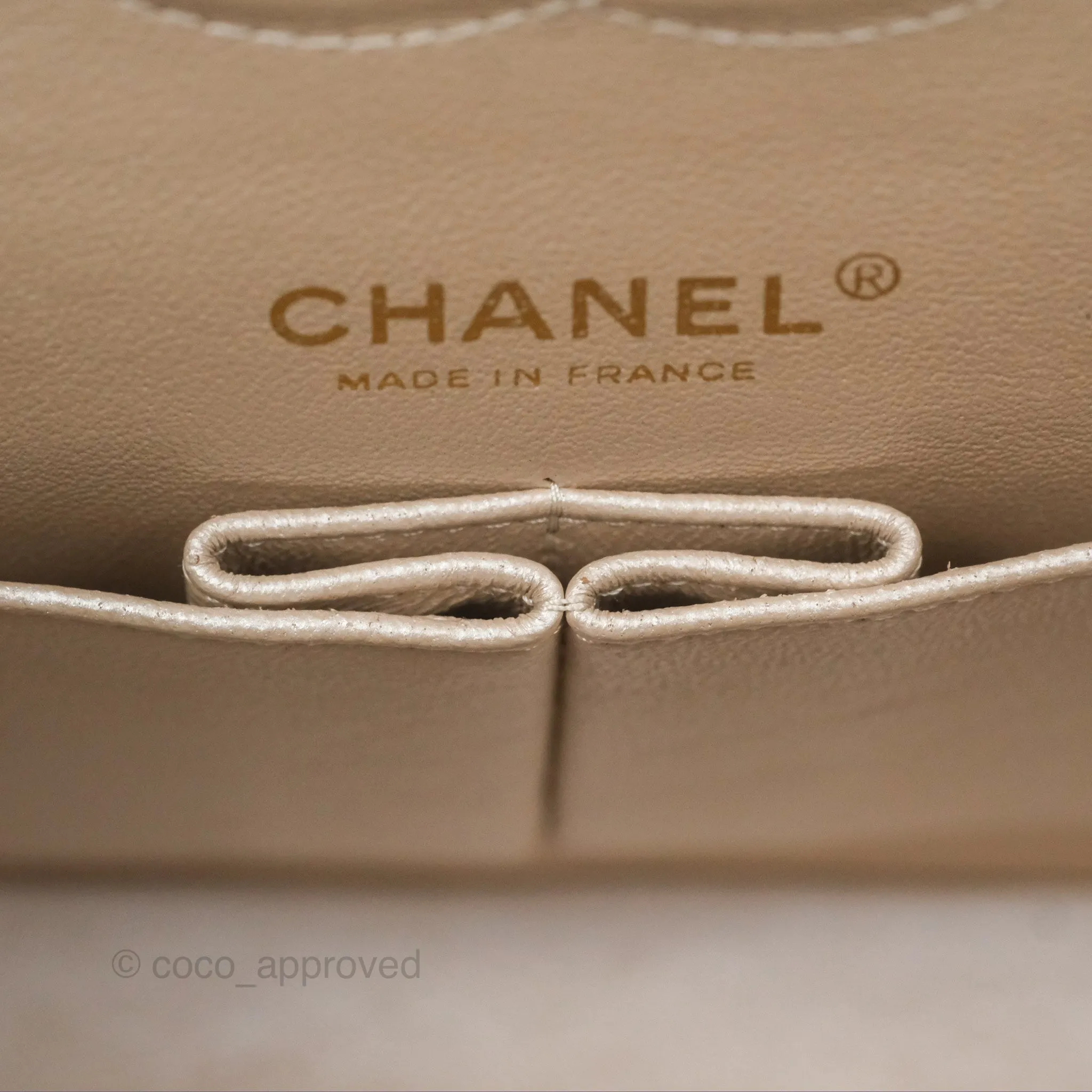 Chanel Classic M/L Medium Double Flap Iridescent Pearly Caviar Aged Gold Hardware⁣⁣