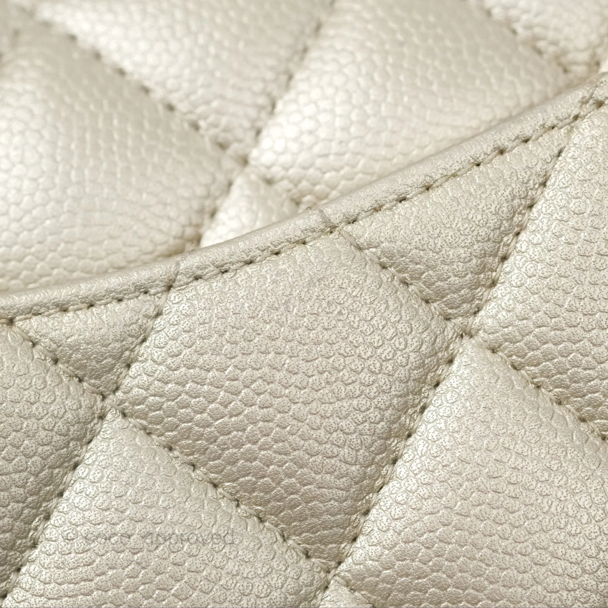 Chanel Classic M/L Medium Flap Quilted Gold Caviar Gold Gold Hardware