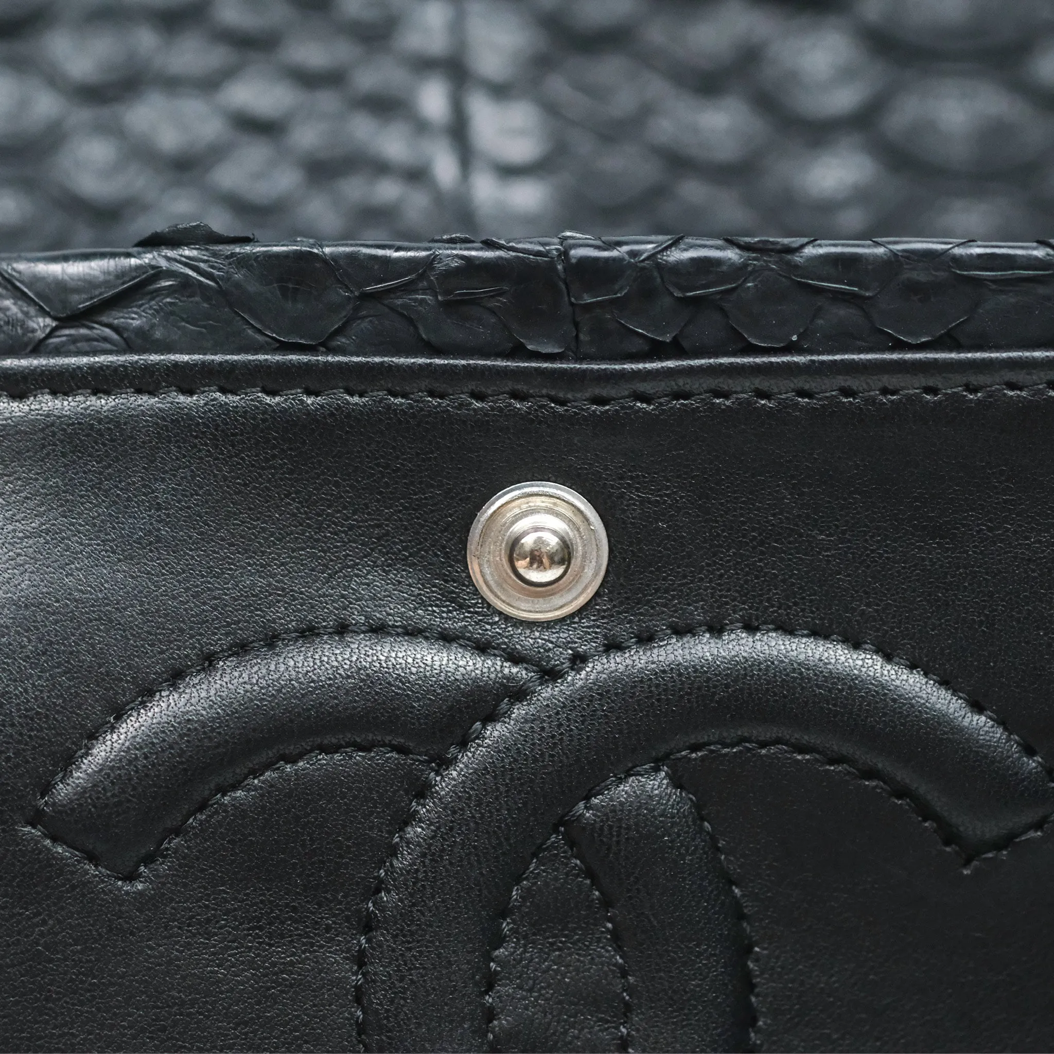 Chanel Classic M/L Medium Flap So Black Python Black Hardware