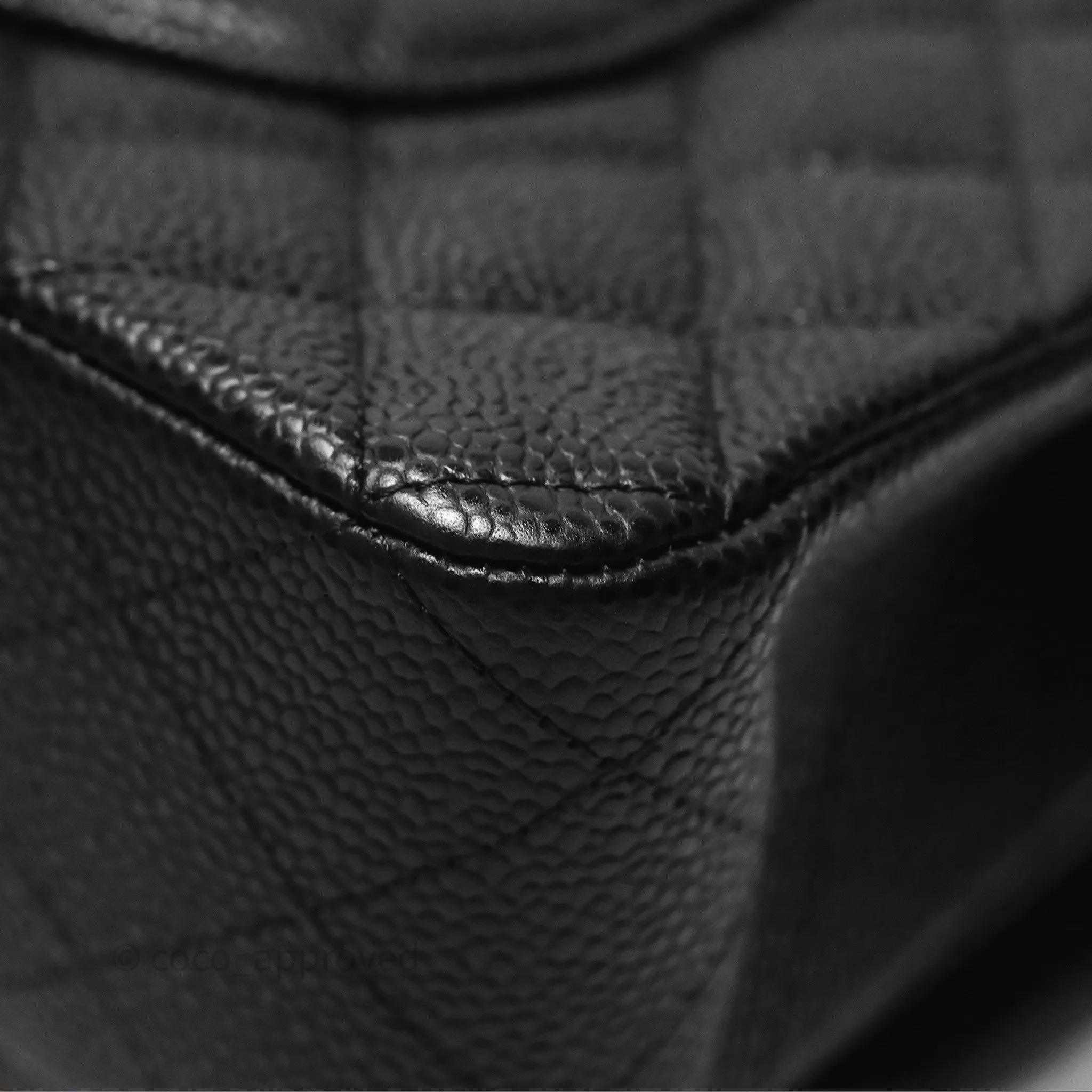 Chanel M/L Medium Classic Flap Quilted Black Caviar Gold Hardware