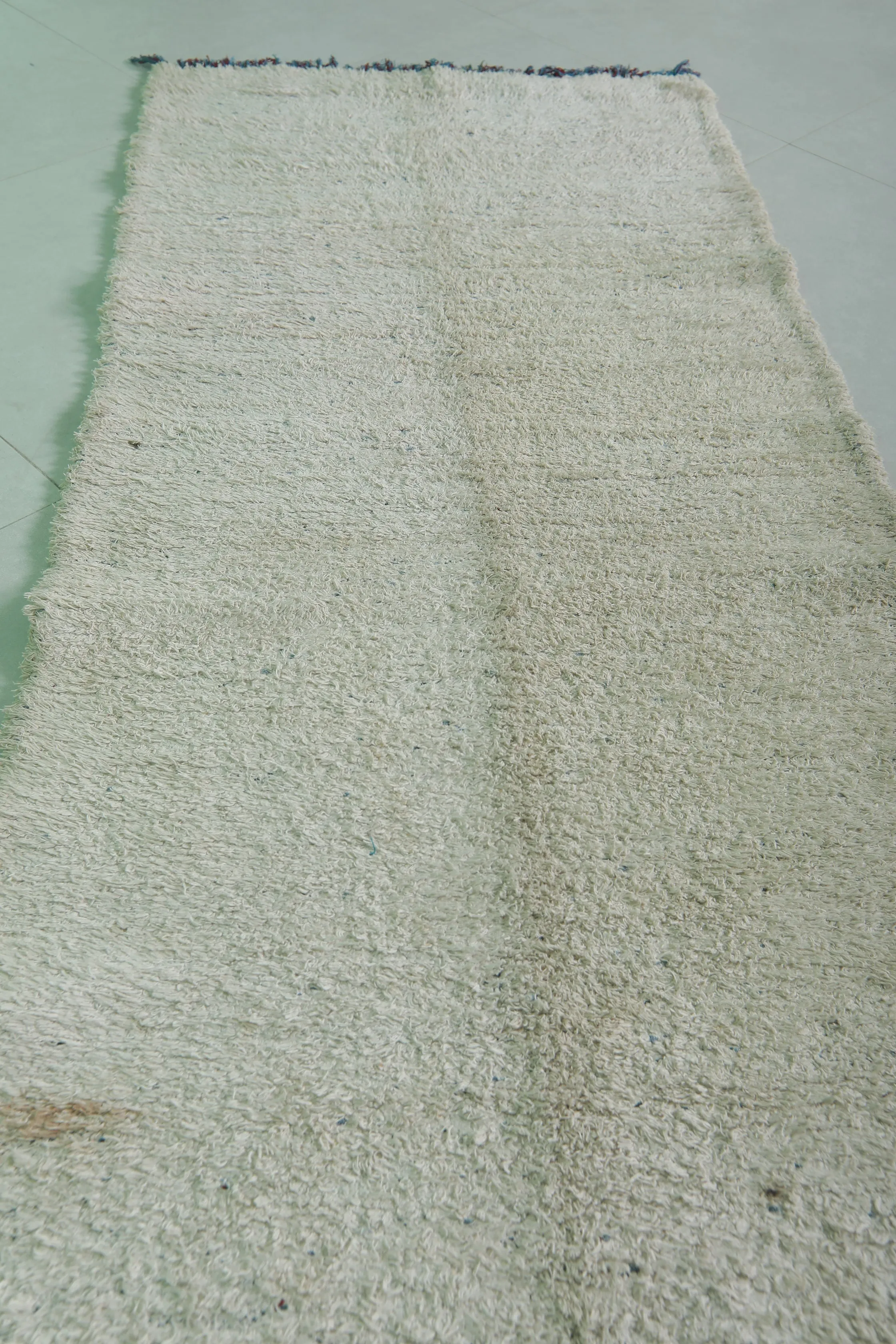 Elegant Moroccan Rug 2.7 x 7 FT - Minimalist Handwoven Style