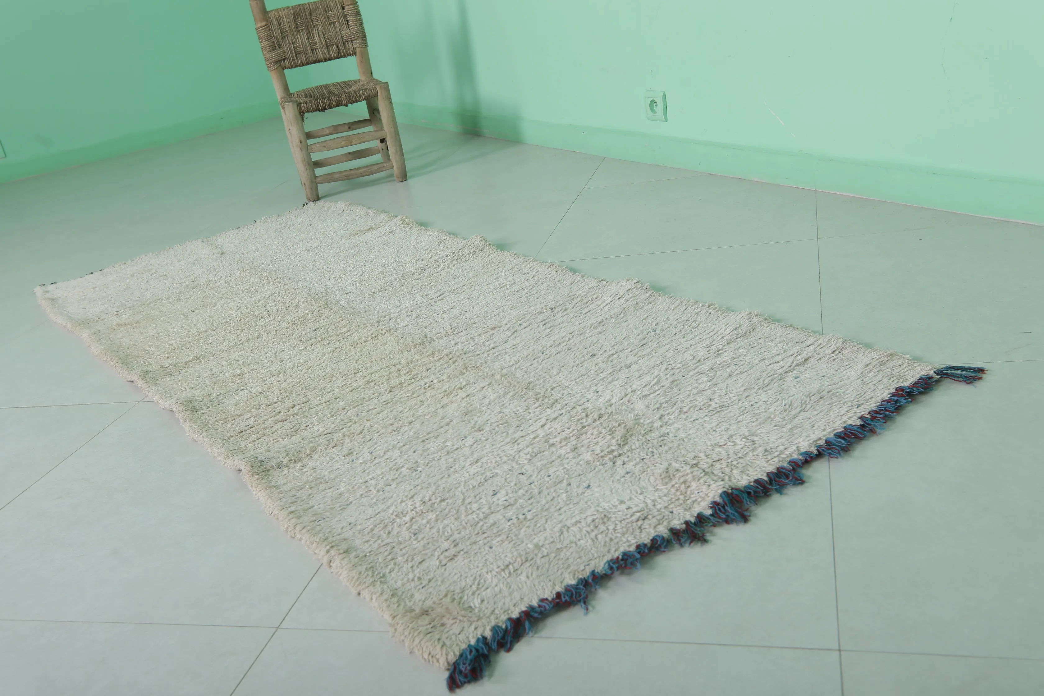 Elegant Moroccan Rug 2.7 x 7 FT - Minimalist Handwoven Style