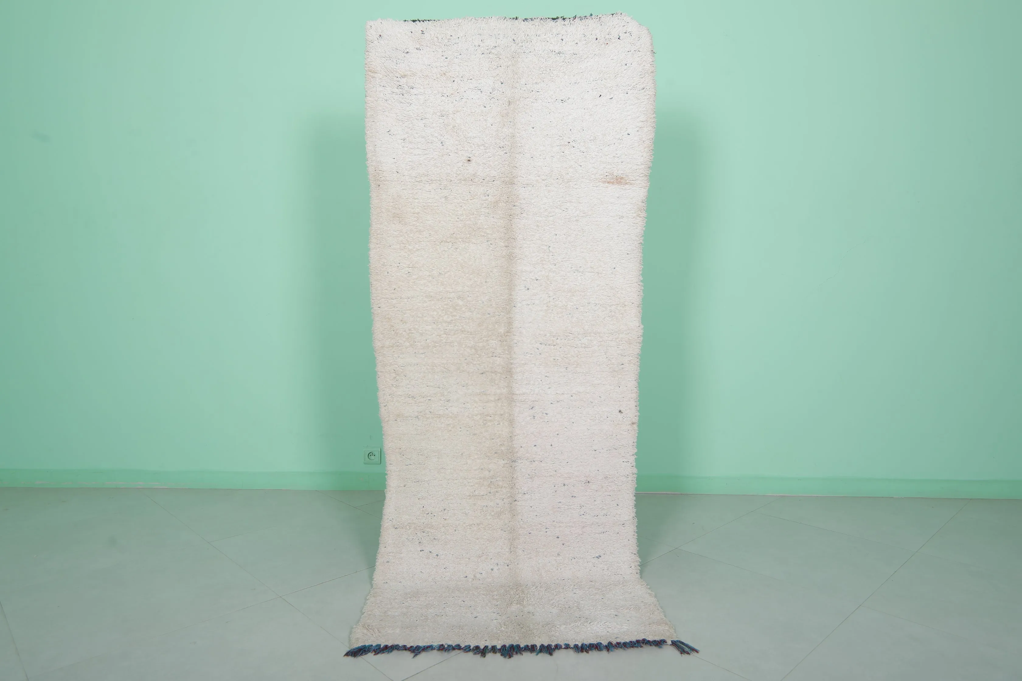 Elegant Moroccan Rug 2.7 x 7 FT - Minimalist Handwoven Style