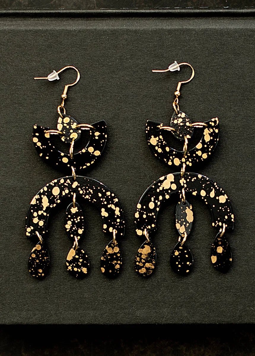 Eruda Earrings in Black