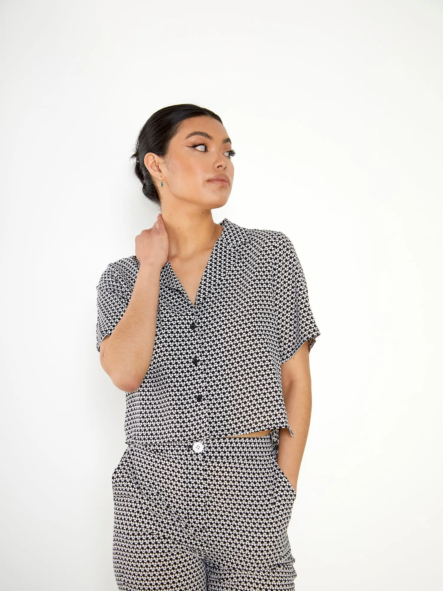 Glamorous Geometric Ditsy Button Front Short Sleeve Shirt