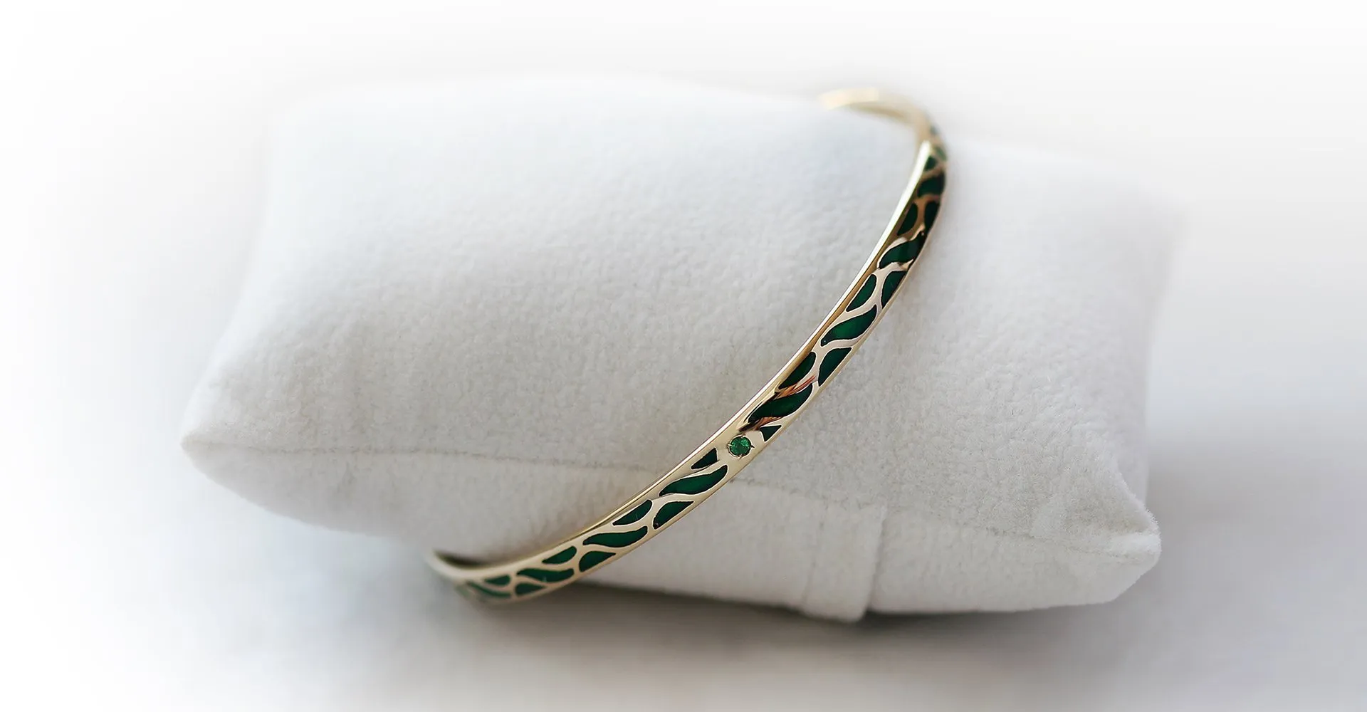 Great Wave - Emerald gold bangles for women