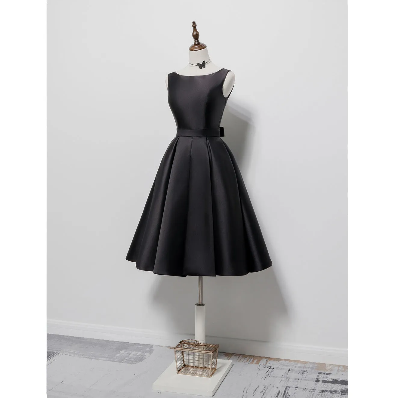 Hepburn Style Elegant Backless Dress