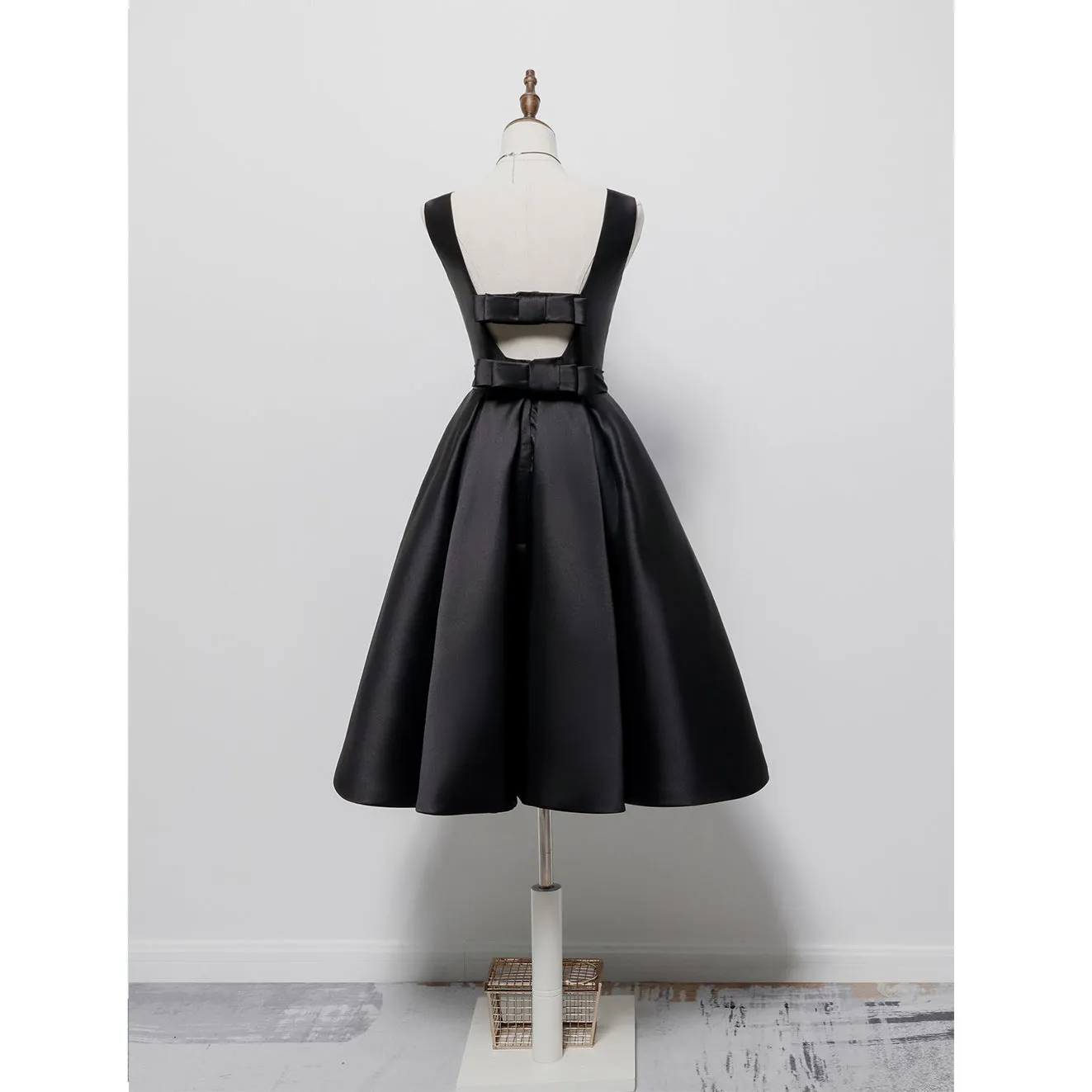 Hepburn Style Elegant Backless Dress