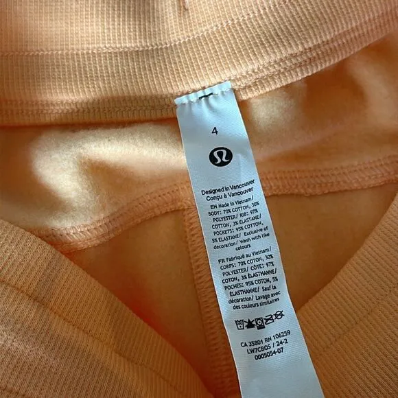 Lululemon Scuba High-Rise Short 5&quot; size 4 NWT peach ‎ Bellini 🍑