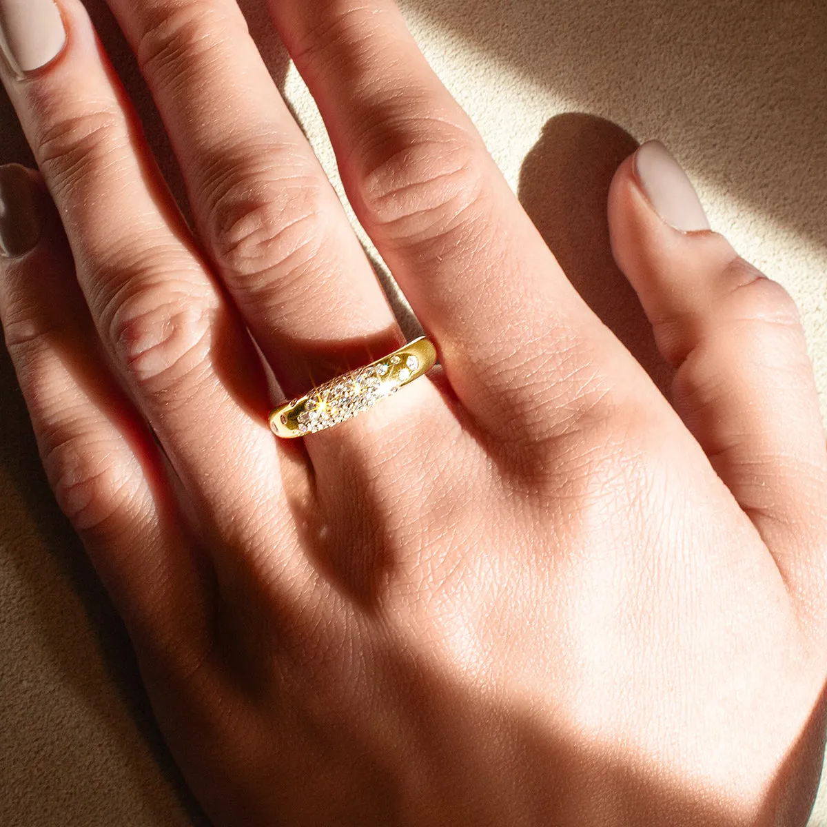 Piet Flat Circular Scattered Diamond Ring