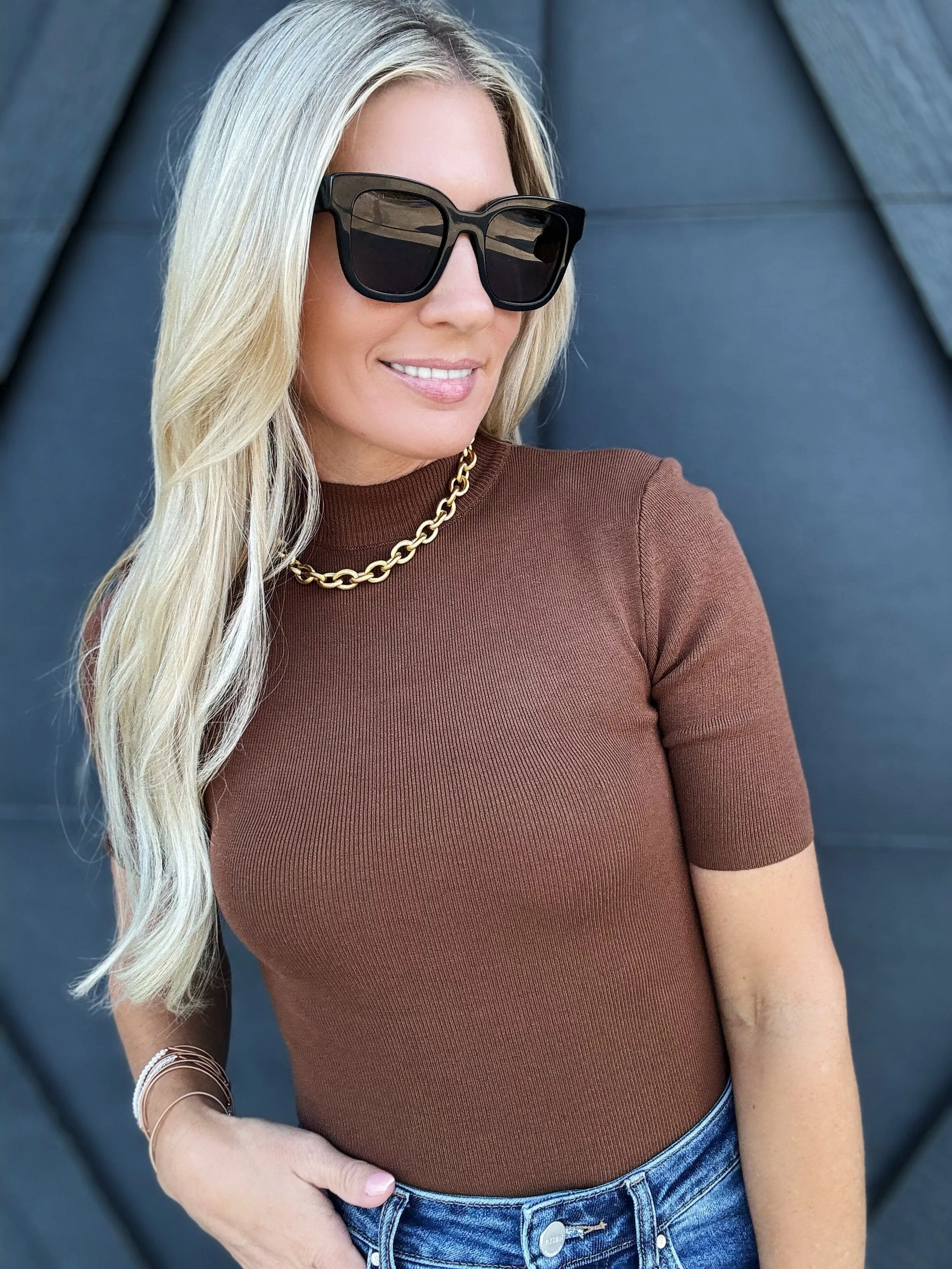 Short Sleeve Mock Neck Top In Chocolate
