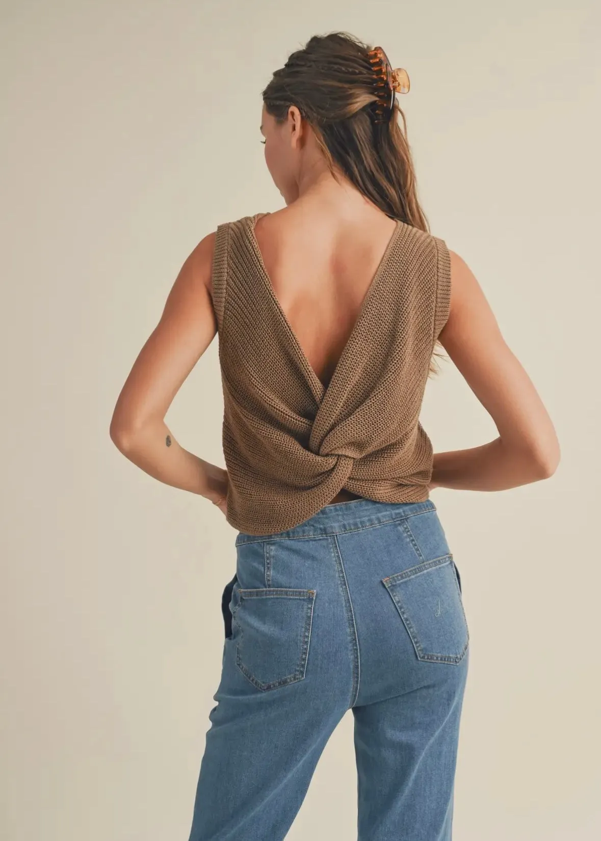 Twisted Back Knit Sleevless Top