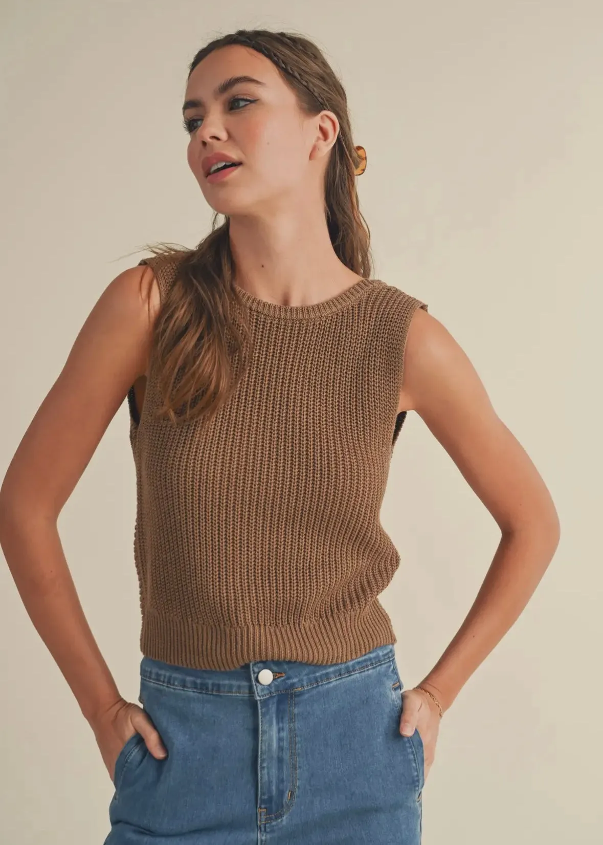 Twisted Back Knit Sleevless Top