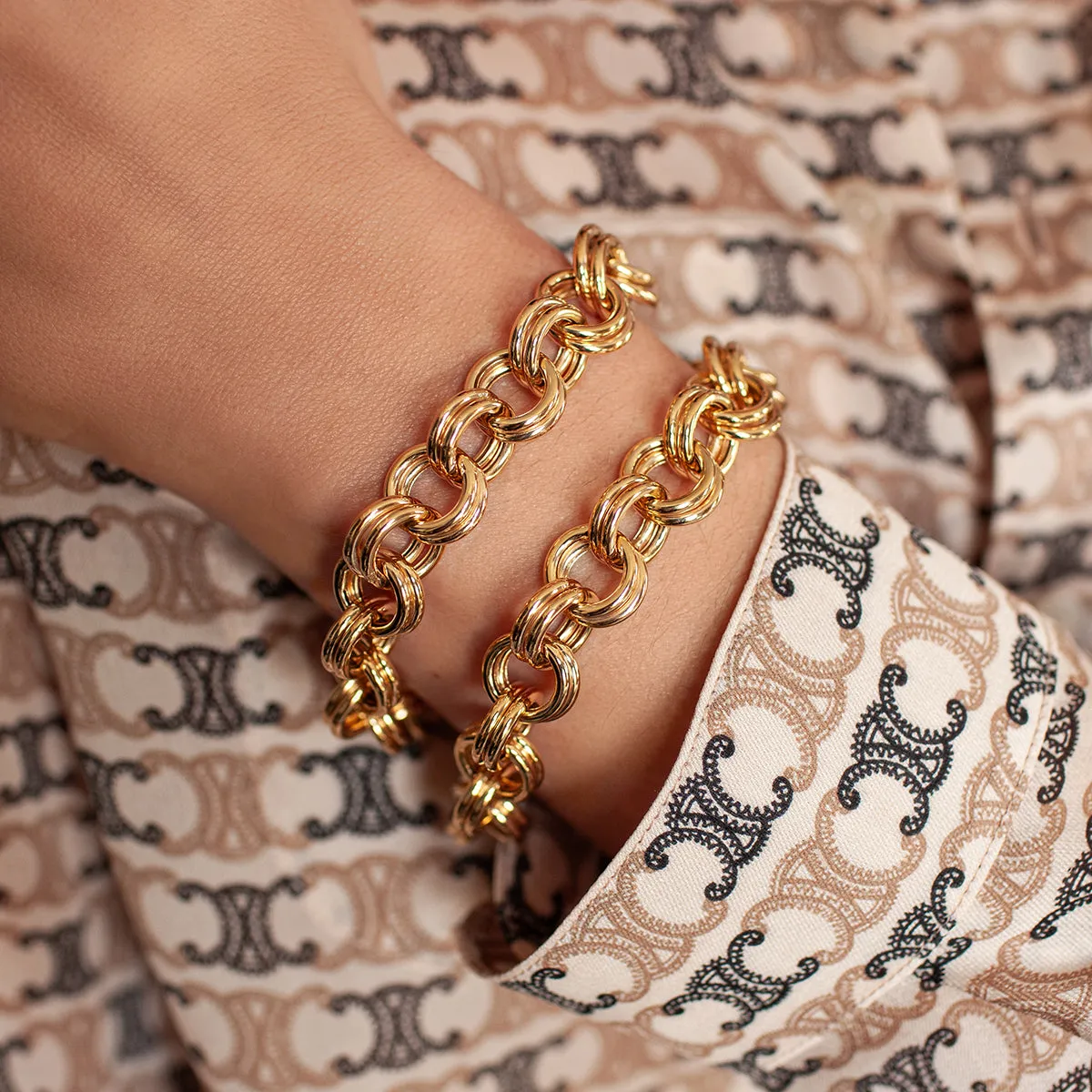 Vintage Charm Chain Bracelet set in 14K Yellow Gold